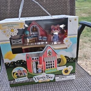 Honey Bee Acres Sunshine Meadows School Playset